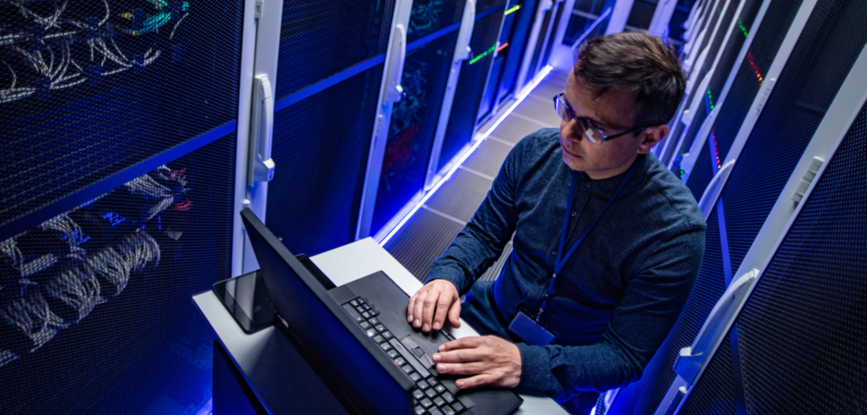 managed-it-services-dubai-guide.jpg Business professionals discussing managed IT services Dubai and IT support solutions for UAE businesses