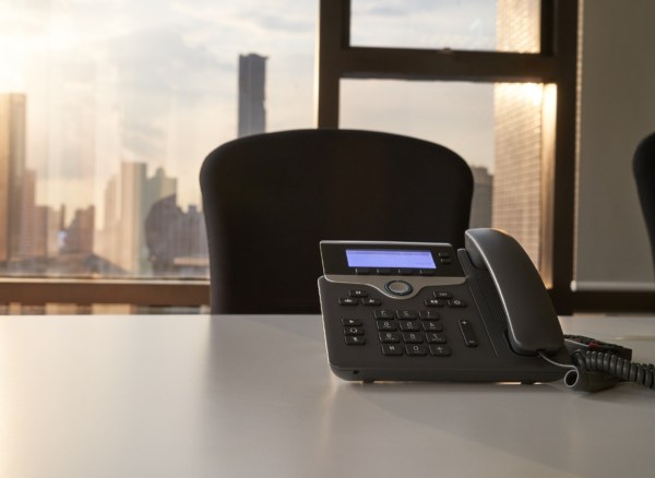 Best VoIP phone system in UAE for small businesses and office communication