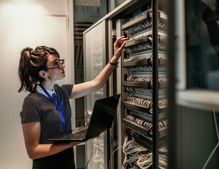 Business professionals working with a Managed IT Service Provider in Dubai to improve IT infrastructure, cybersecurity, cloud services, and business IT support.